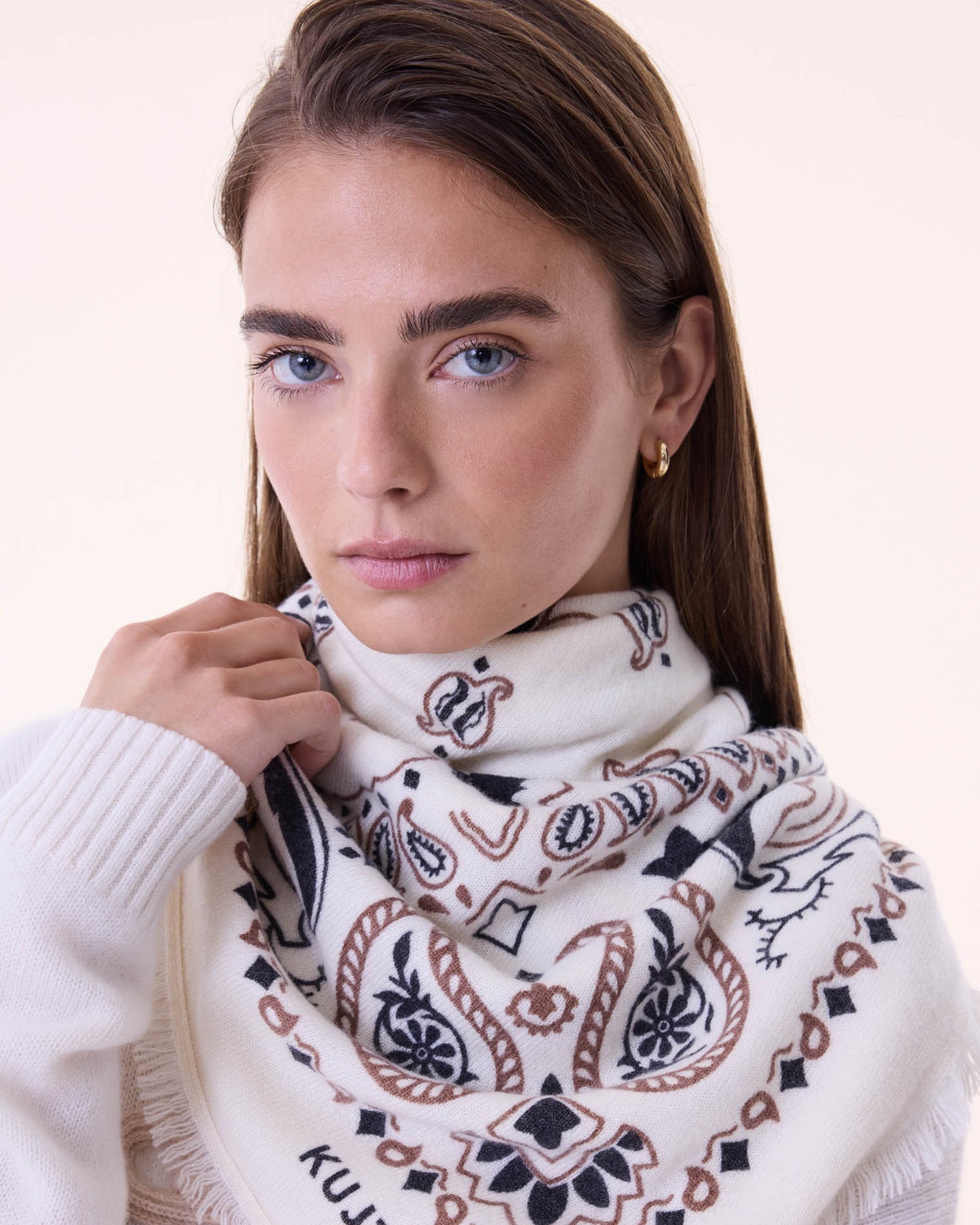 Large Bandana Hachiko Feather Bico white