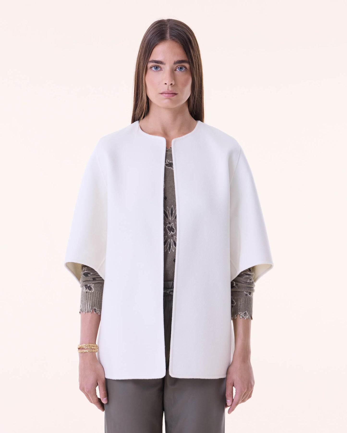 Cape Asi white