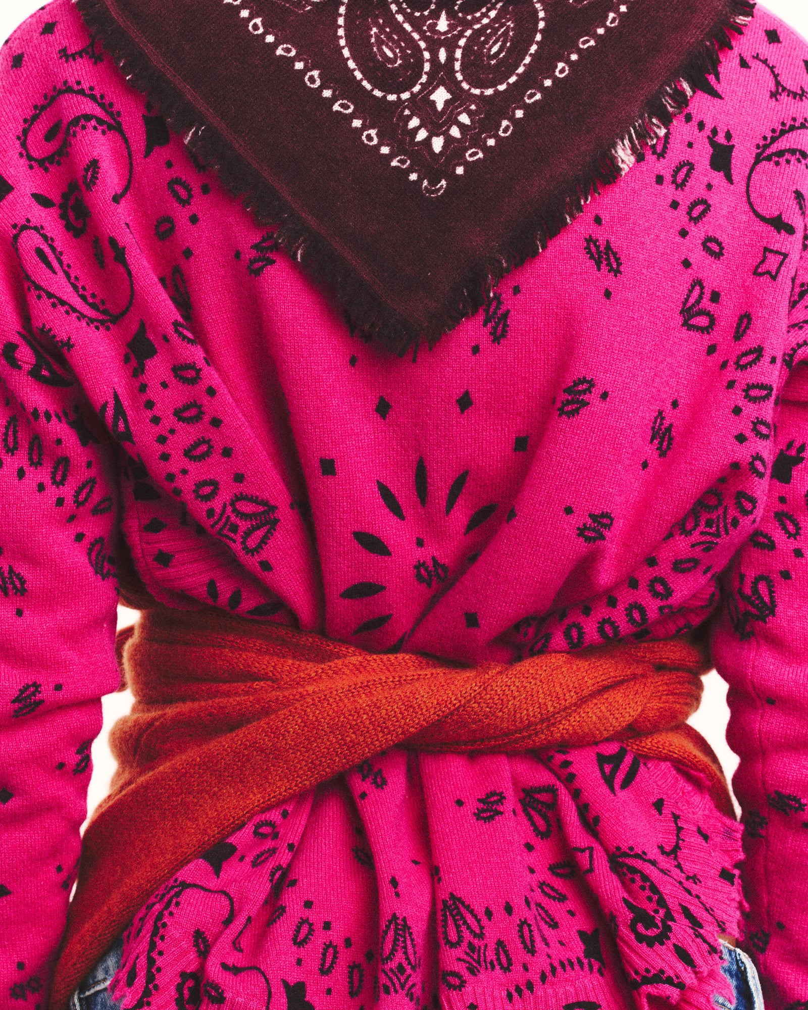 Pull rose cachemire motif bandana Kujten
